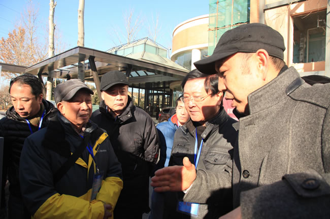 專家們聆聽5001拉斯維加斯超低氮技術介紹